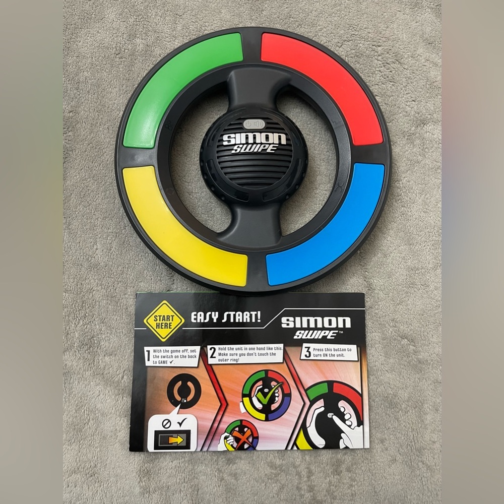 🌮Hasbro Gaming Simon Swipe Game